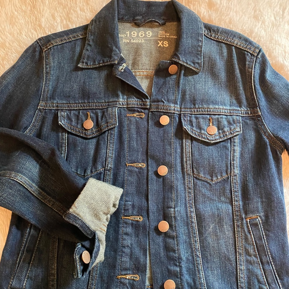 Gap denim jacket DARK wash size XS